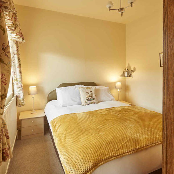 Valley View Farm Holiday Cottages, Queen size bedroom 