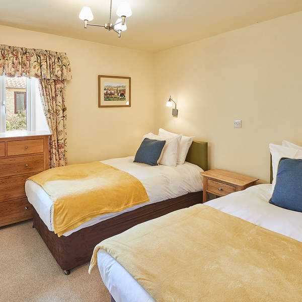 Valley View Farm Cottages, Holt twin Bedroom 