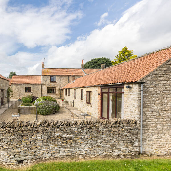 Form Cottage Outside image 